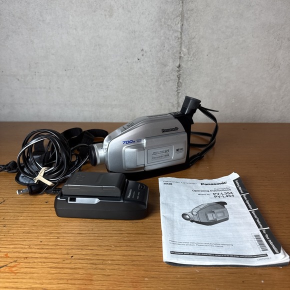 UNTESTED Panasonic PV-L354D Camcorder Palmcorder VHS C 700x Digital Zoon